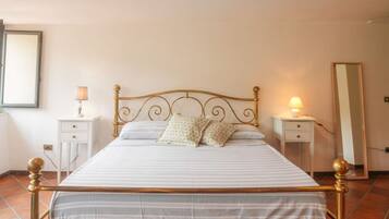 3 slaapkamers, een strijkplank/strijkijzer, wifi, beddengoed