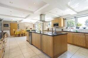 Villa | Eigene Küche | Kühlschrank, Mikrowelle, Ofen, Herdplatte