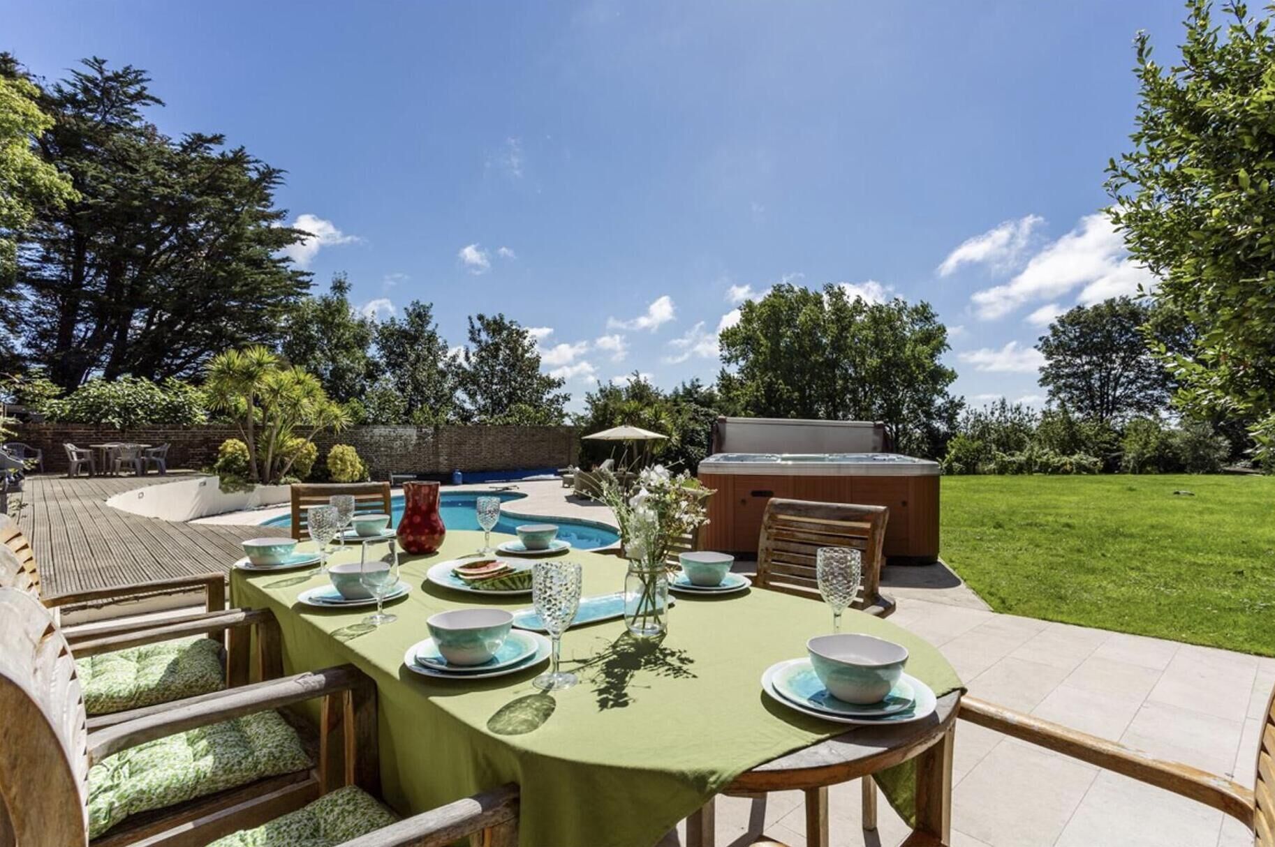 Villa | Dining