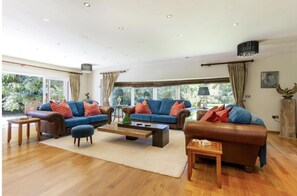 Villa | Living area | TV, fireplace - Sleeps10/18-parking-garden-pool-hottub-balcony (Eastbourne)