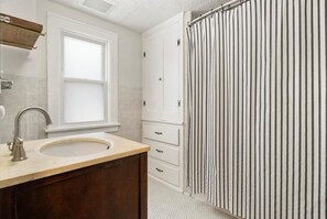 Hair dryer - MM Properties: West Irondequoit Gem (Irondequoit)