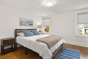 3 habitaciones, tabla de planchar con plancha, wifi y ropa de cama