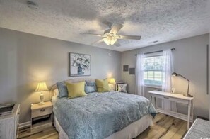 2 bedrooms, desk, iron/ironing board, travel cot