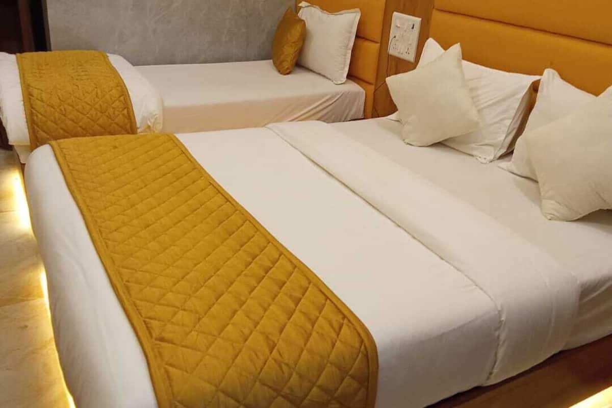 Triple Room, 1 Large Single Bed