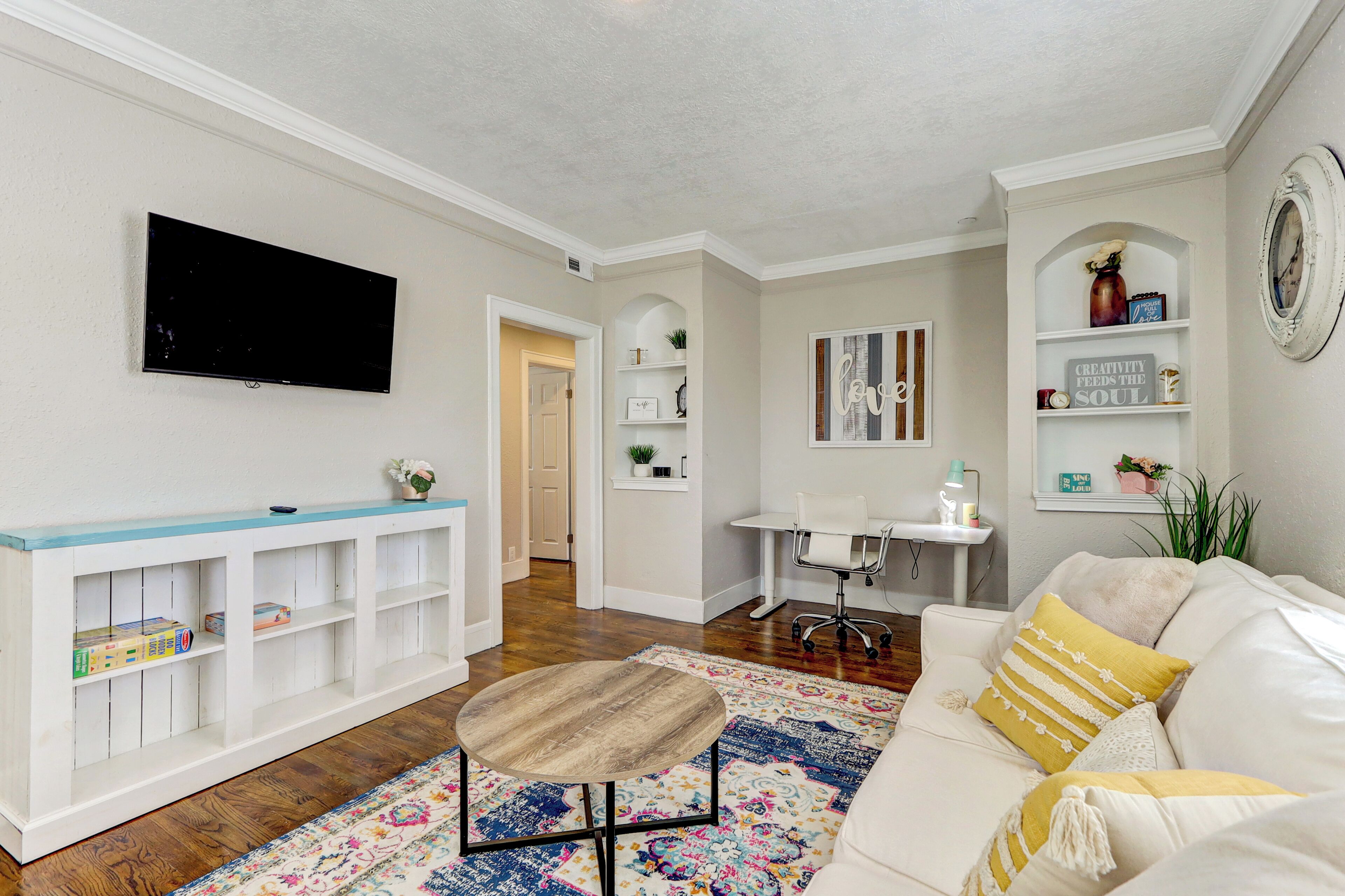 Spacious 3-bedroom duplex in downtown Jacksonville-5 minute walk to the stadium