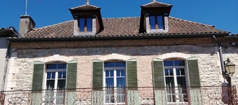 Demeure de Caractère Spatieuse Avec Terrasse-patio. Idéale Pour 4 /6 Personnes