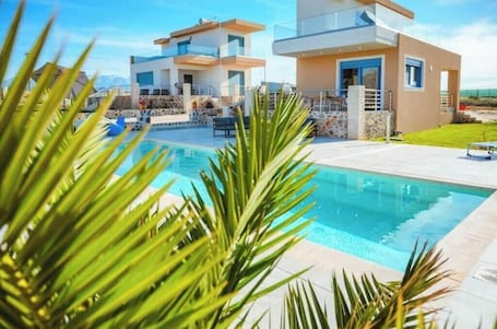 Outdoor pool. Cindy Luxury Villas Crete- Blue
private pool
private hot tub
sea & mountain view
