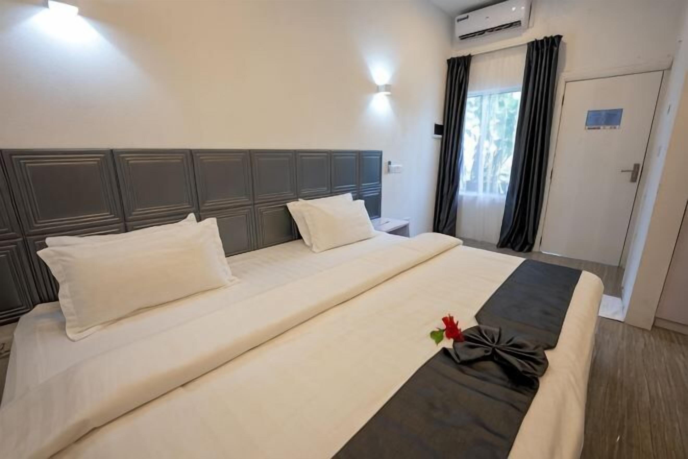 Cribs/infant beds