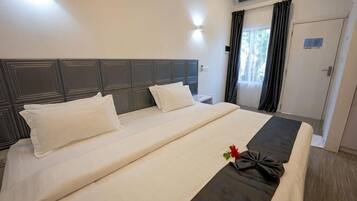 Cribs/infant beds