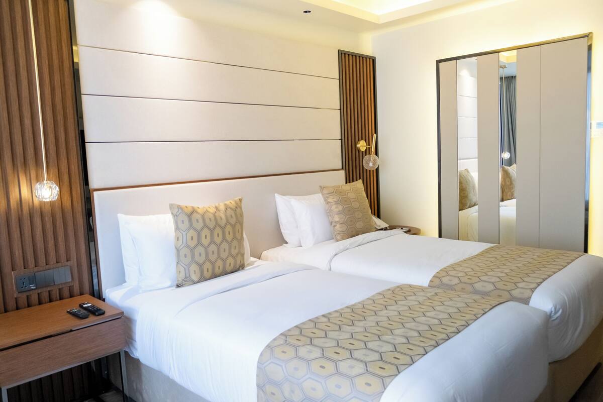 Standard Room, 2 Single Beds, Smoking (Hill)