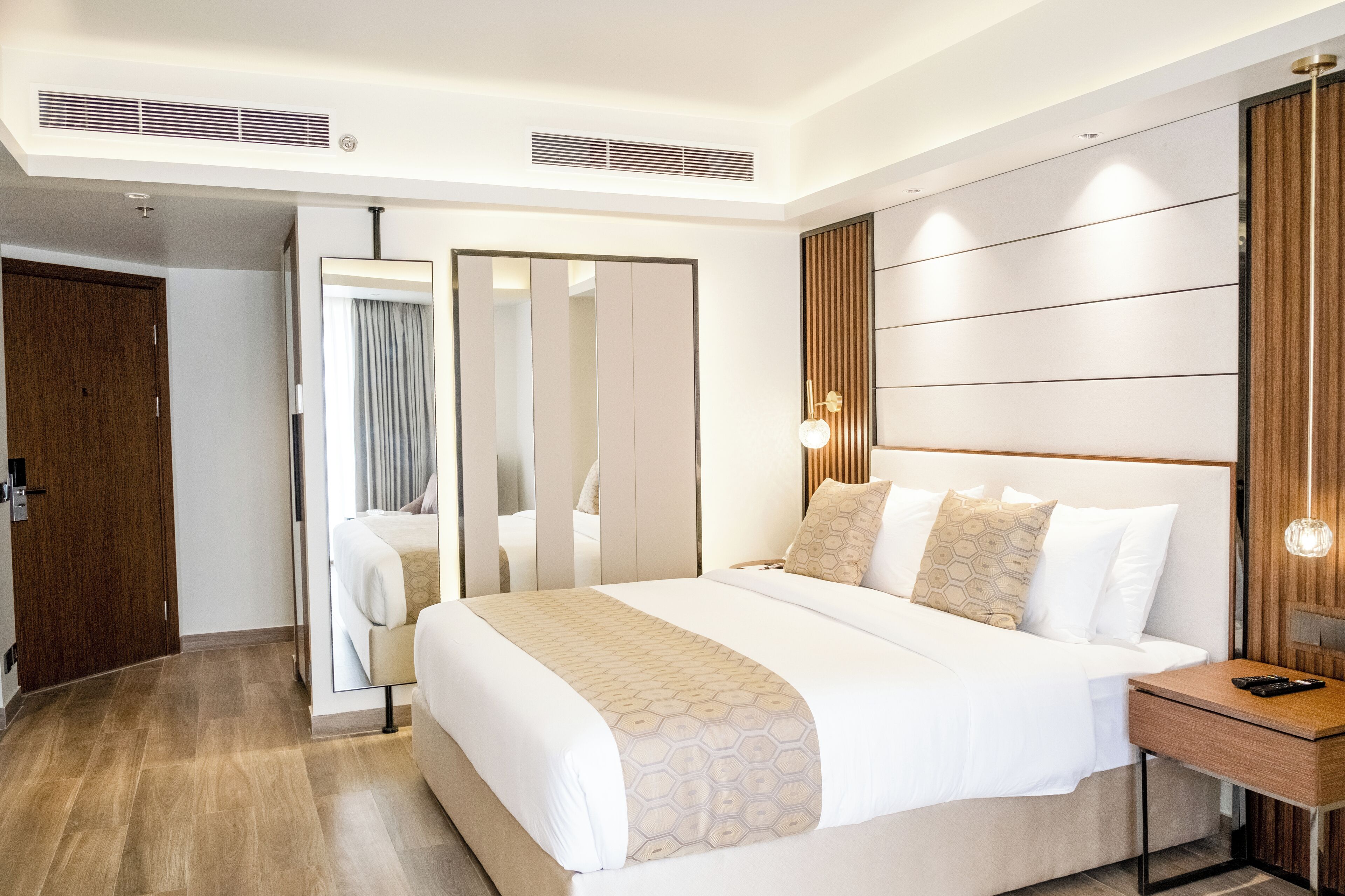 Room, 1 King Bed, Smoking, Oceanfront