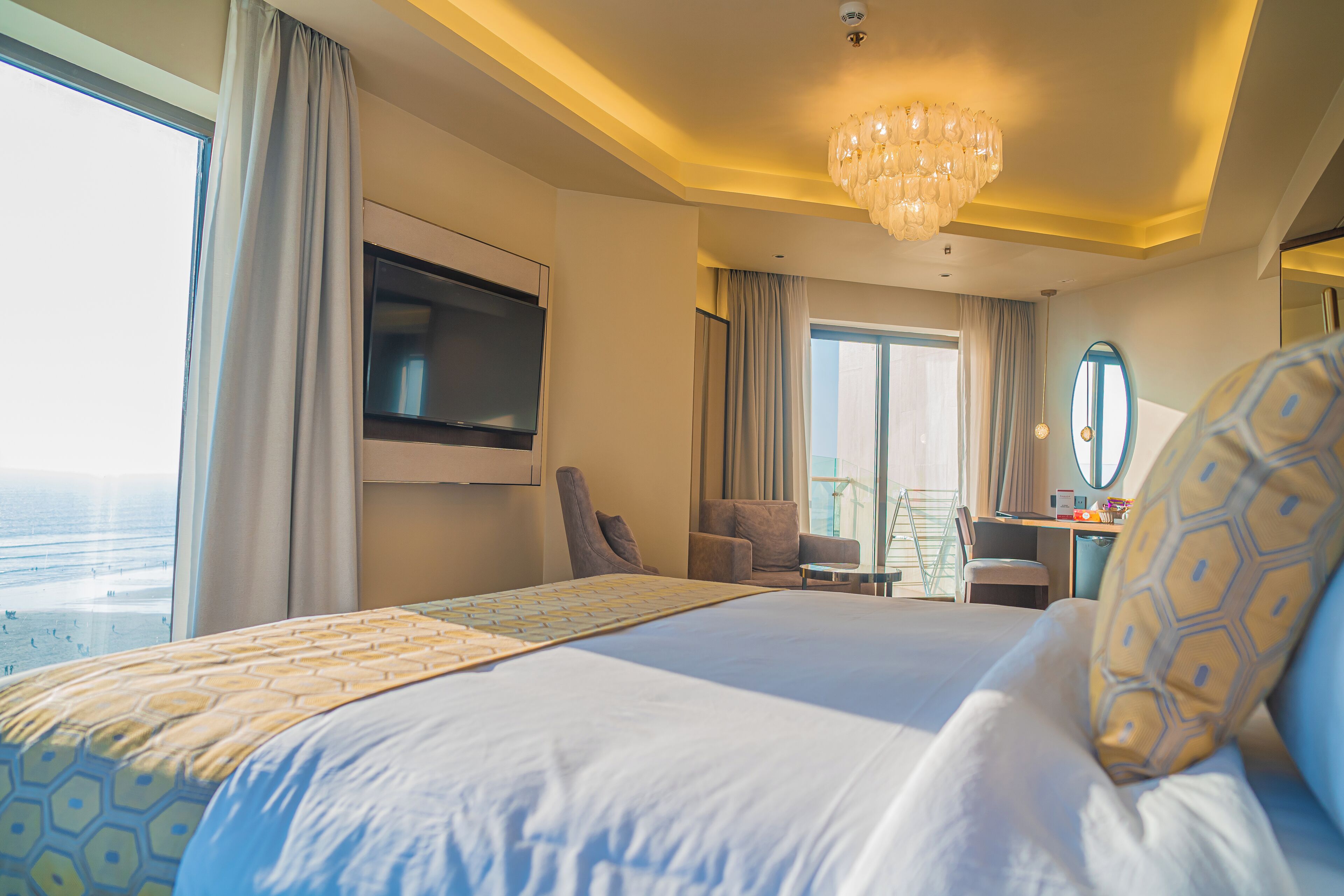 Deluxe Room, 1 King Bed, Non Smoking (Super)