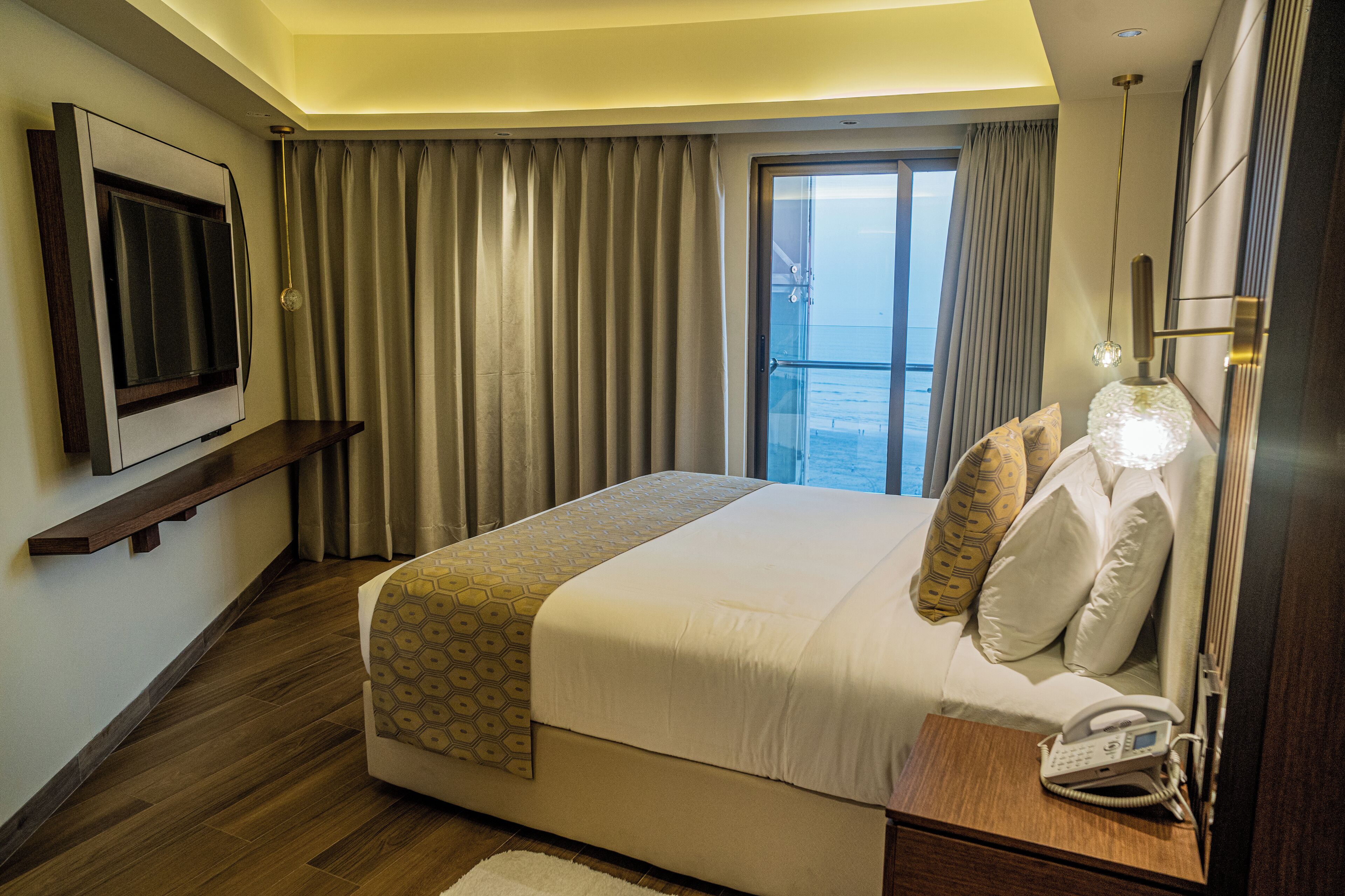 Suite, 1 King Bed, Non Smoking (Panorama)