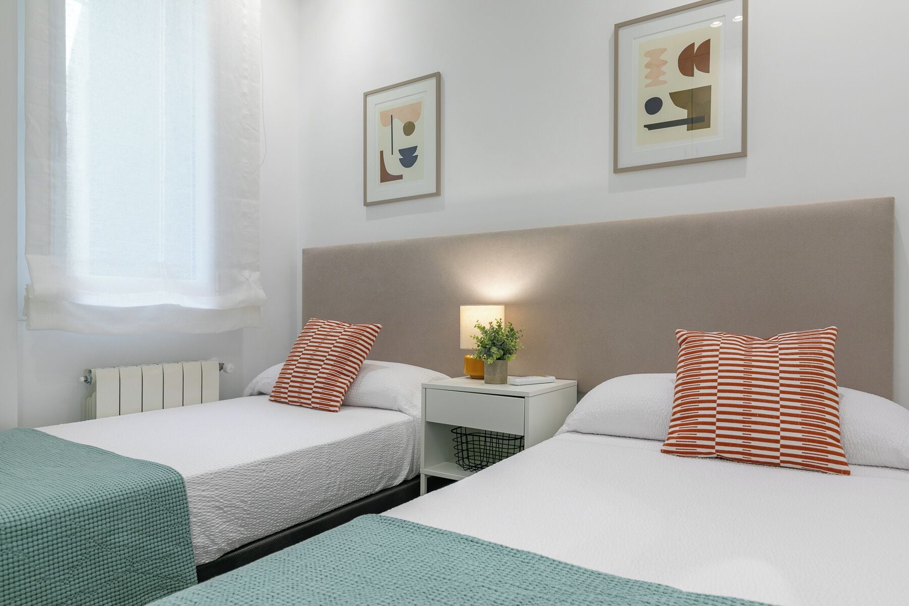 2 slaapkamers, een strijkplank/strijkijzer, wifi, beddengoed