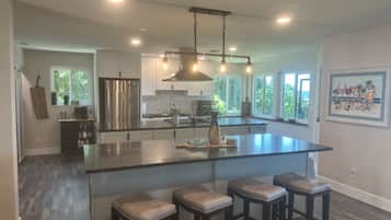 Mikroaaltouuni, uuni, liesi, astianpesukone