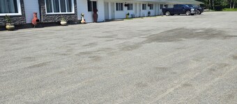 White Fang Motel