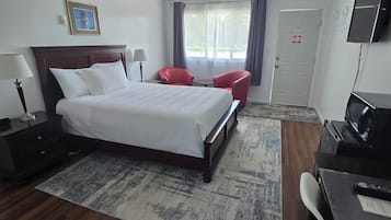 Queen Comfort Rooms | Desk, free WiFi