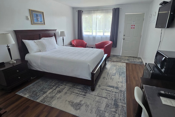 Quarto solteiro conforto, vista para o jardim | Escrivaninha, Wi-Fi de cortesia