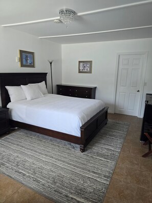 Enkeltrom – comfort, hageutsikt | Skrivebord og wi-fi (inkludert)