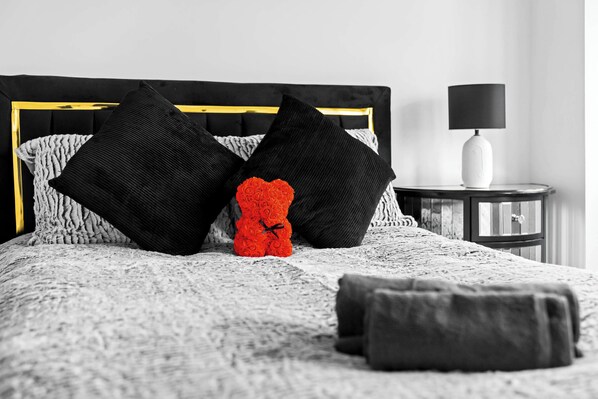 4 bedrooms, desk, free WiFi, bed sheets - The Rock, Solihull Retreat Birmingham Airport (Solihull)
