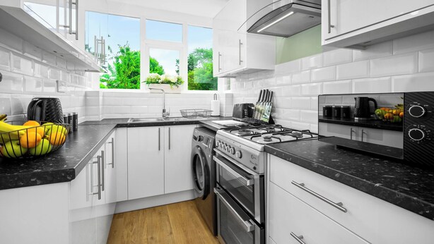 Maison | Cuisine privée | Réfrigérateur, four à micro-ondes, un four, surface de cuisson