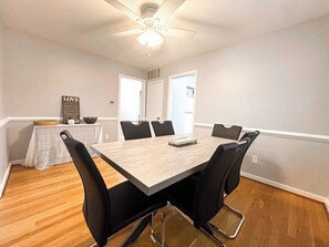 Dining - Charming Carytown 3BR,  Prime Location, Walk to Everything! (Richmond)