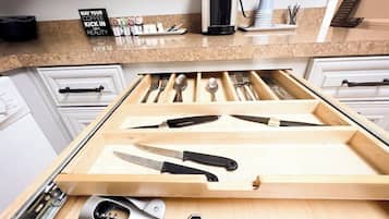 Micro-ondes, four, plaque de cuisson, lave-vaisselle