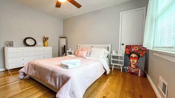 3 bedrooms, iron/ironing board, WiFi, bed sheets