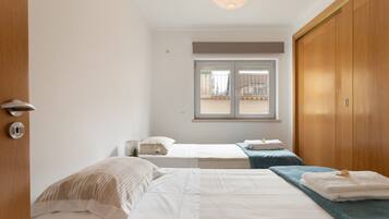 2 bedrooms, bed sheets