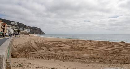 Sesimbra Beach Apartment by GT House