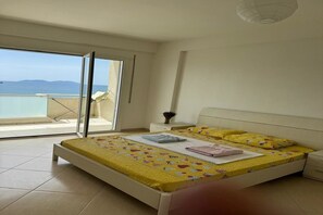 2 عدّة غرف نوم وواي فاي وملاءات أسرّة