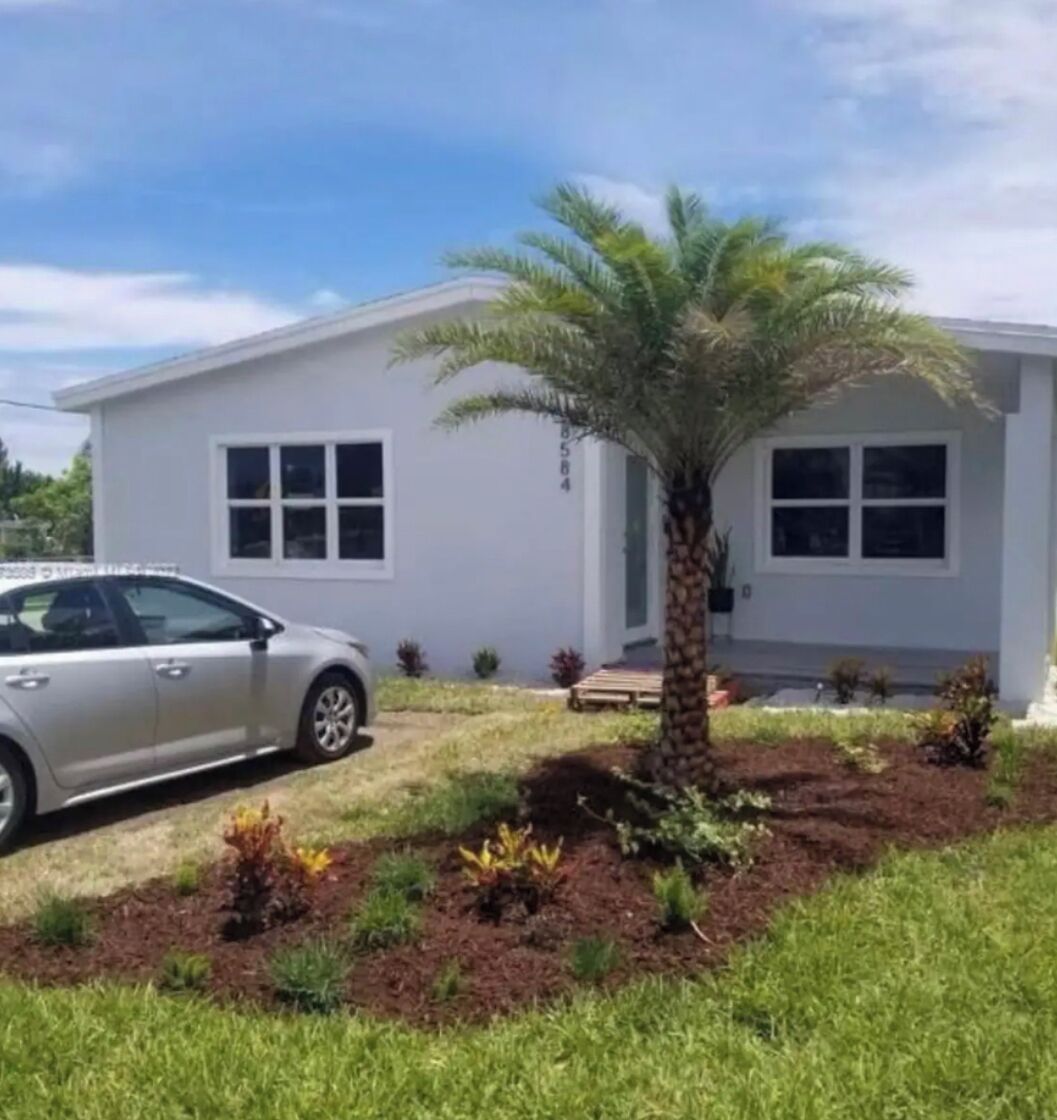Charming 3-bedroom house in beach town, Hobe Sound, 1.5 miles from the beach
