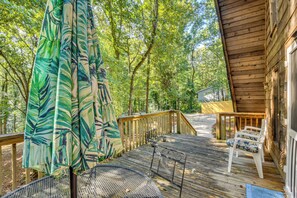 Terrace/patio - Pet-Friendly Lavonia Cabin, Walk to Lake Hartwell! (Lavonia)