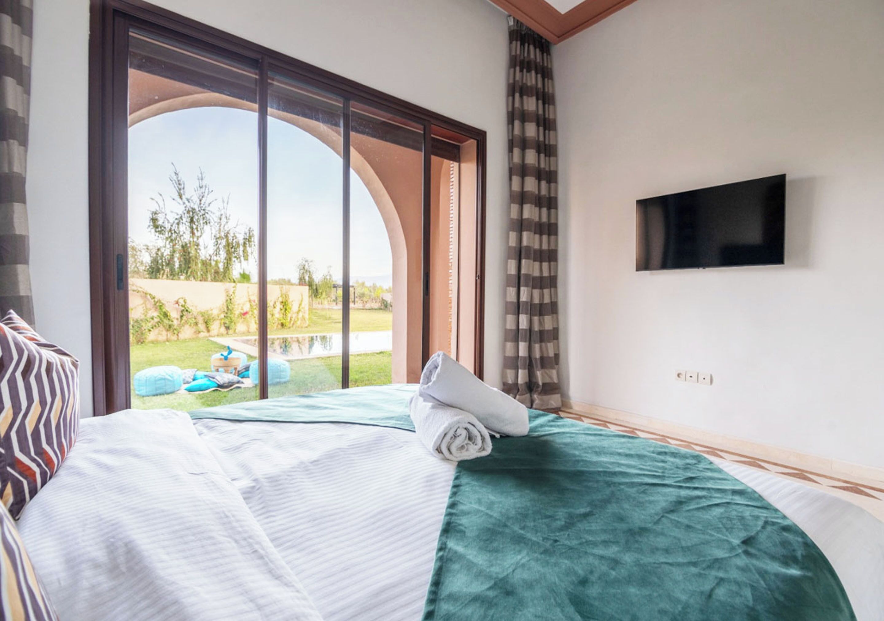 4 bedrooms, in-room safe, iron/ironing board, free WiFi