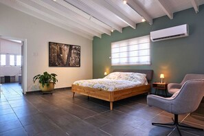 5 室のベッドルーム、WiFi、ベッドシーツ