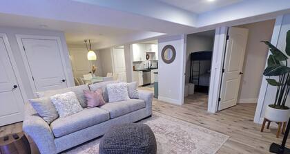 Honeymoon Mountain Dream Retreat with Valley Views, Mountain Trails & Sauna