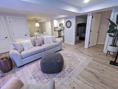 Honeymoon Mountain Dream Retreat with Valley Views, Mountain Trails & Sauna