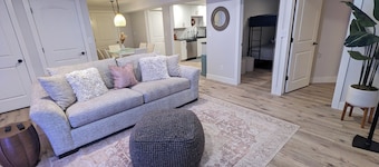 Honeymoon Mountain Dream Retreat with Valley Views, Mountain Trails & Sauna