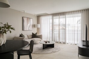 Televisión y chimenea