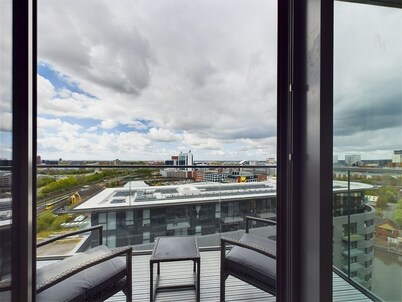 Manchester Waters 2BR w/Parking