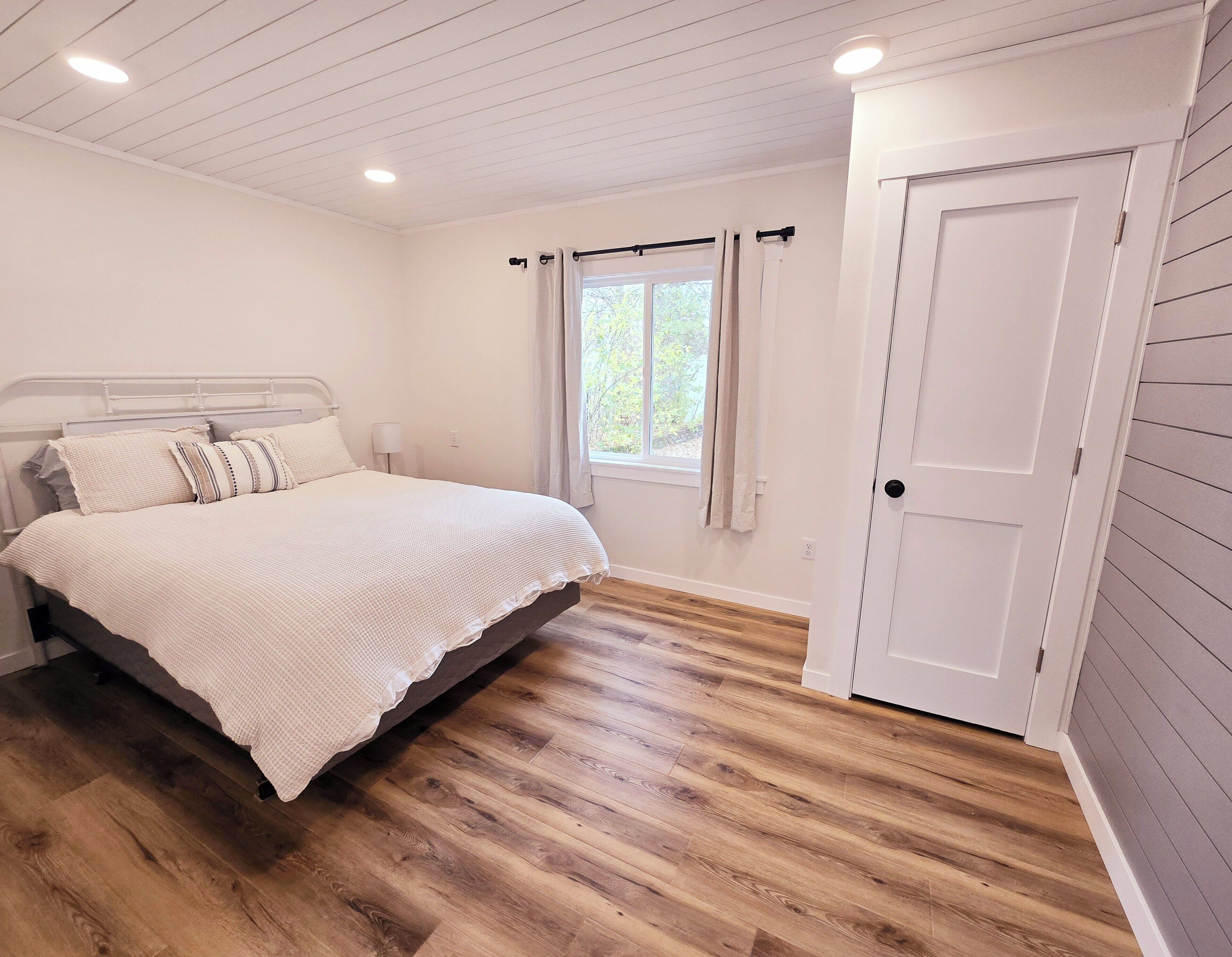 4 عدّة غرف نوم ومكواة/لوح كي وواي فاي مجانًا وملاءات أسرّة