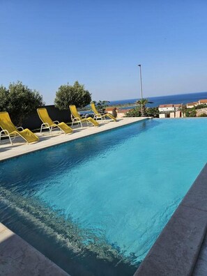 Pool - Villa Marija - Two Bedroom Apartment with Sea View (Novalja)