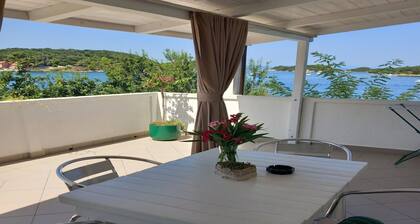 Guest House Green Corner Supetarska Draga - Triple Room with Terrace and Sea View
