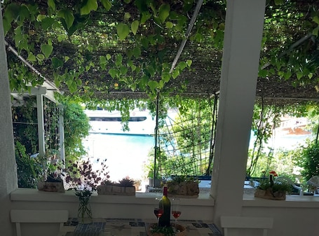 Interior. Guest House Green Corner Supetarska Draga - Double Room With Balcony and Sea View
