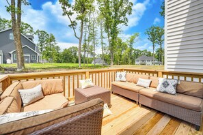 Property grounds - Hike, Sip & Ski: Spacious Poconos Home (Kunkletown)