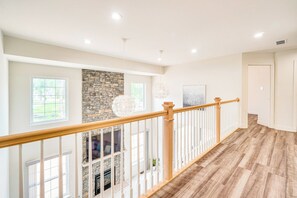 Interior - Hike, Sip & Ski: Spacious Poconos Home (Kunkletown)