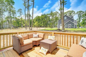 Property grounds - Hike, Sip & Ski: Spacious Poconos Home (Kunkletown)