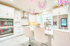Fridge, microwave, oven, stovetop - Hike, Sip & Ski: Spacious Poconos Home (Kunkletown)