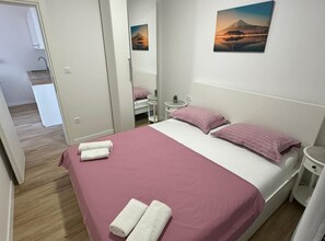 2 bedrooms, Internet, bed sheets - Apartment & Rooms Papa - Two Bedroom Apartment with Balcony and Partial Sea View (Srebreno)