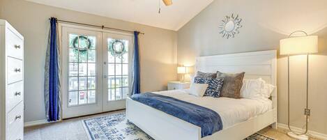 2 bedrooms, desk, iron/ironing board, internet
